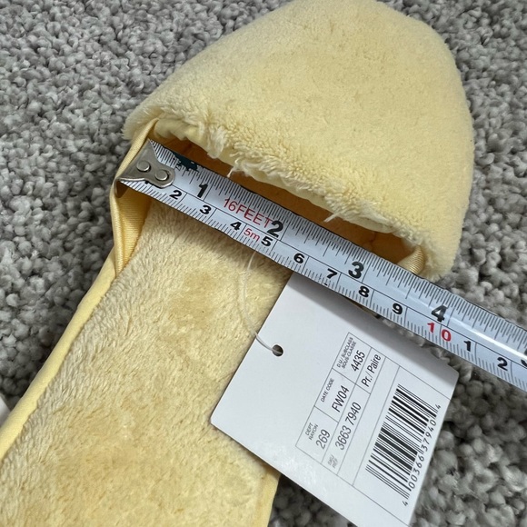 Woman’s Slip-on Slippers Yellow Soft Lightweight Size Large (9-10) NWT - Picture 12 of 12